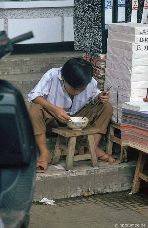 Ăn phở ở Sài Gòn